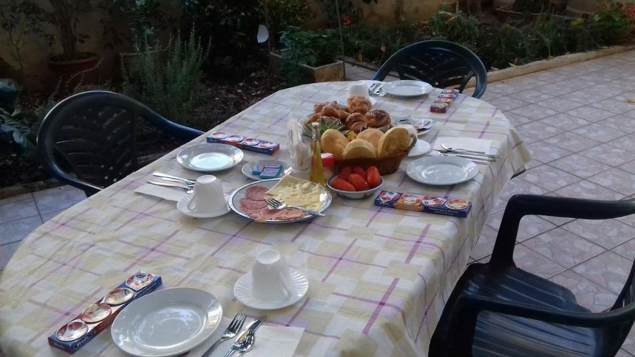 Bed And Breakfast Hibiscus Alghero Bagian luar foto