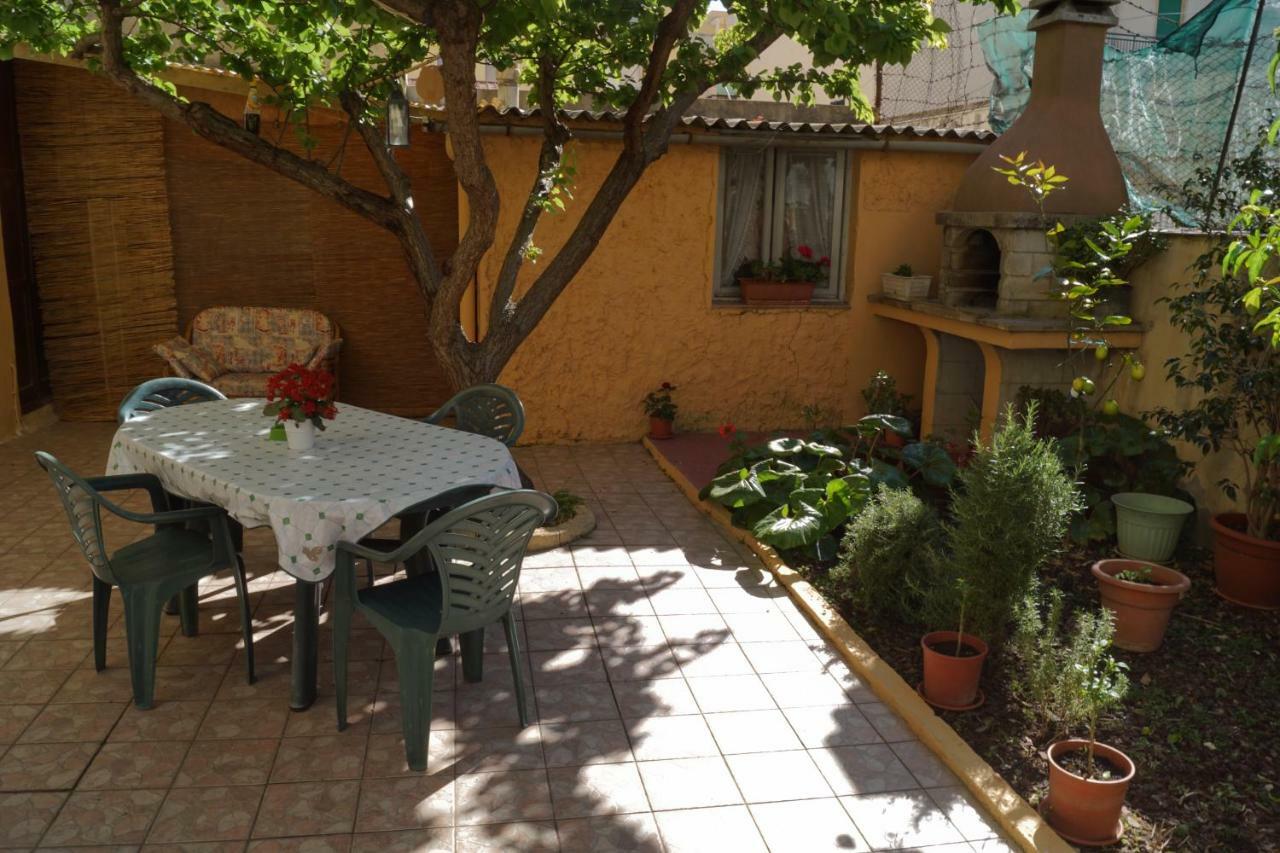 Bed And Breakfast Hibiscus Alghero Bagian luar foto