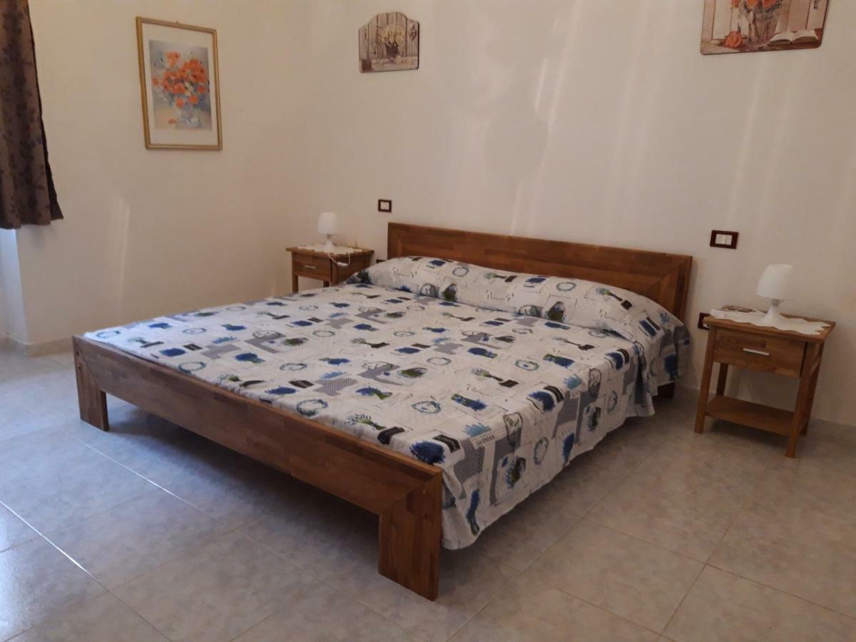 Bed And Breakfast Hibiscus Alghero Bagian luar foto