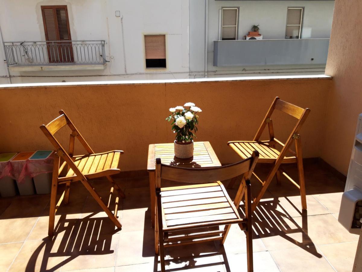 Bed And Breakfast Hibiscus Alghero Bagian luar foto